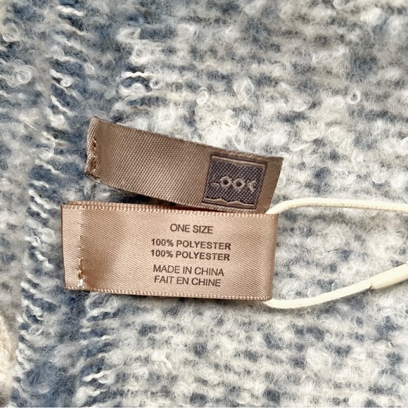 Gorgeous NWT LOOK Reversible Blue / White Hearts Scarf, OS - Picture 5 of 11